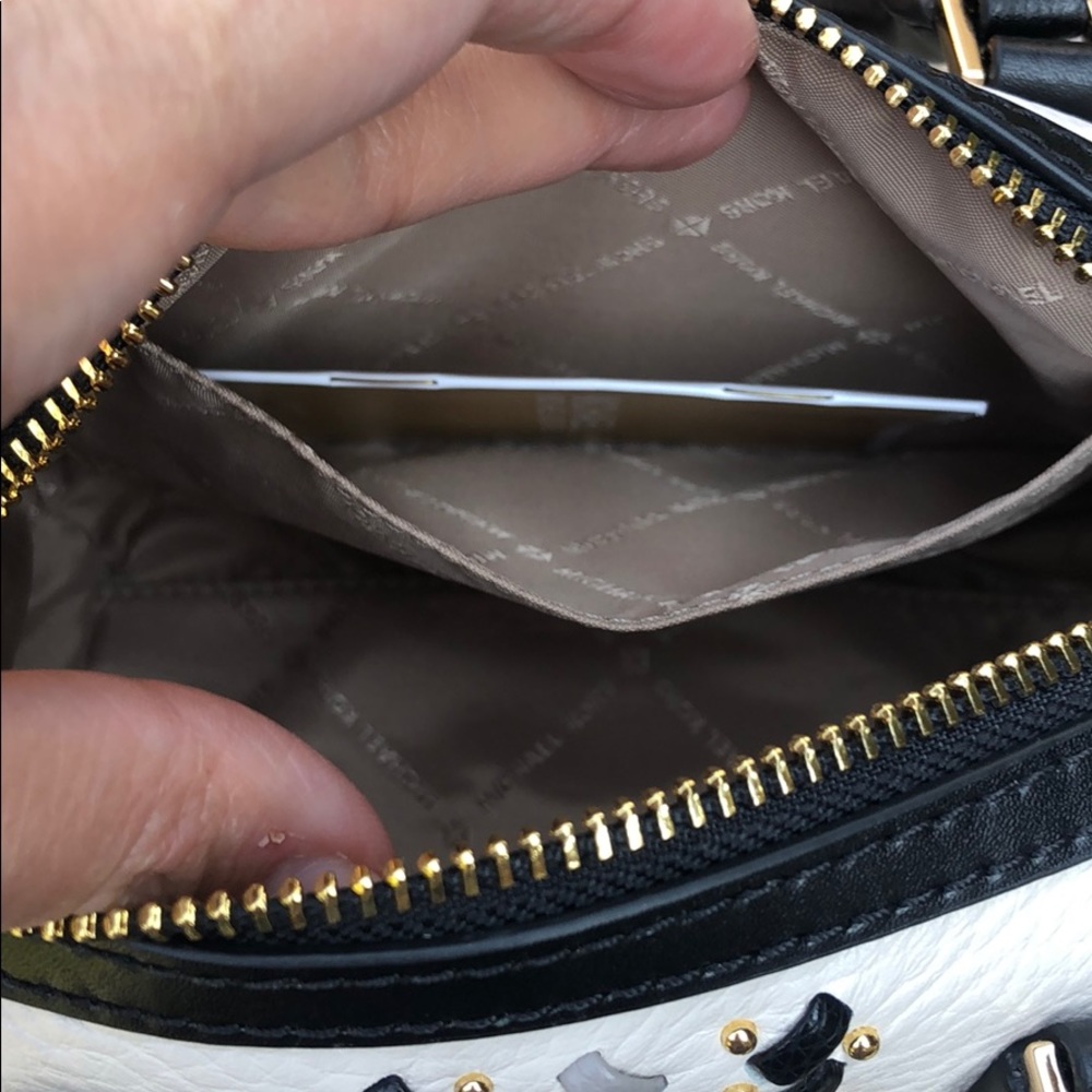 SALE 💥Michael Kors Bedford+ Mini Duffle Crossbody - Picture 5 of 6